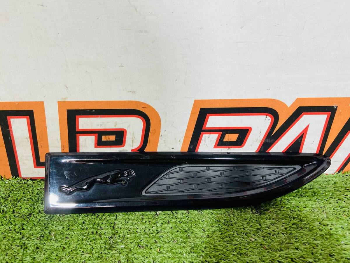 J9C28961 Front wing grille right Jaguar E-Pace X540 (2017-) Used