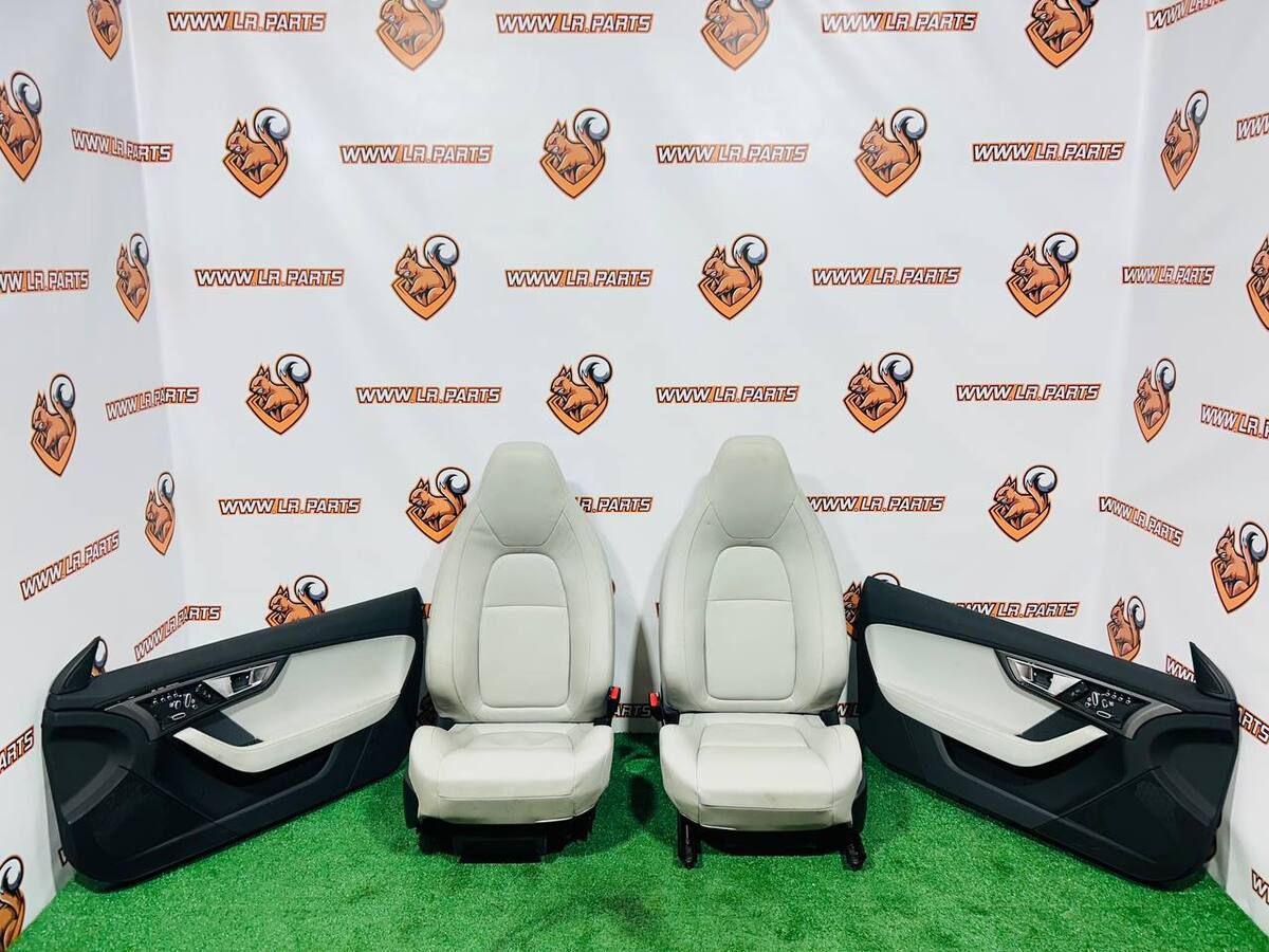 SALONCIRRUSX152P4 Wnętrze foteli + karty drzwi Jaguar F-Type X152 (2014-) Używane