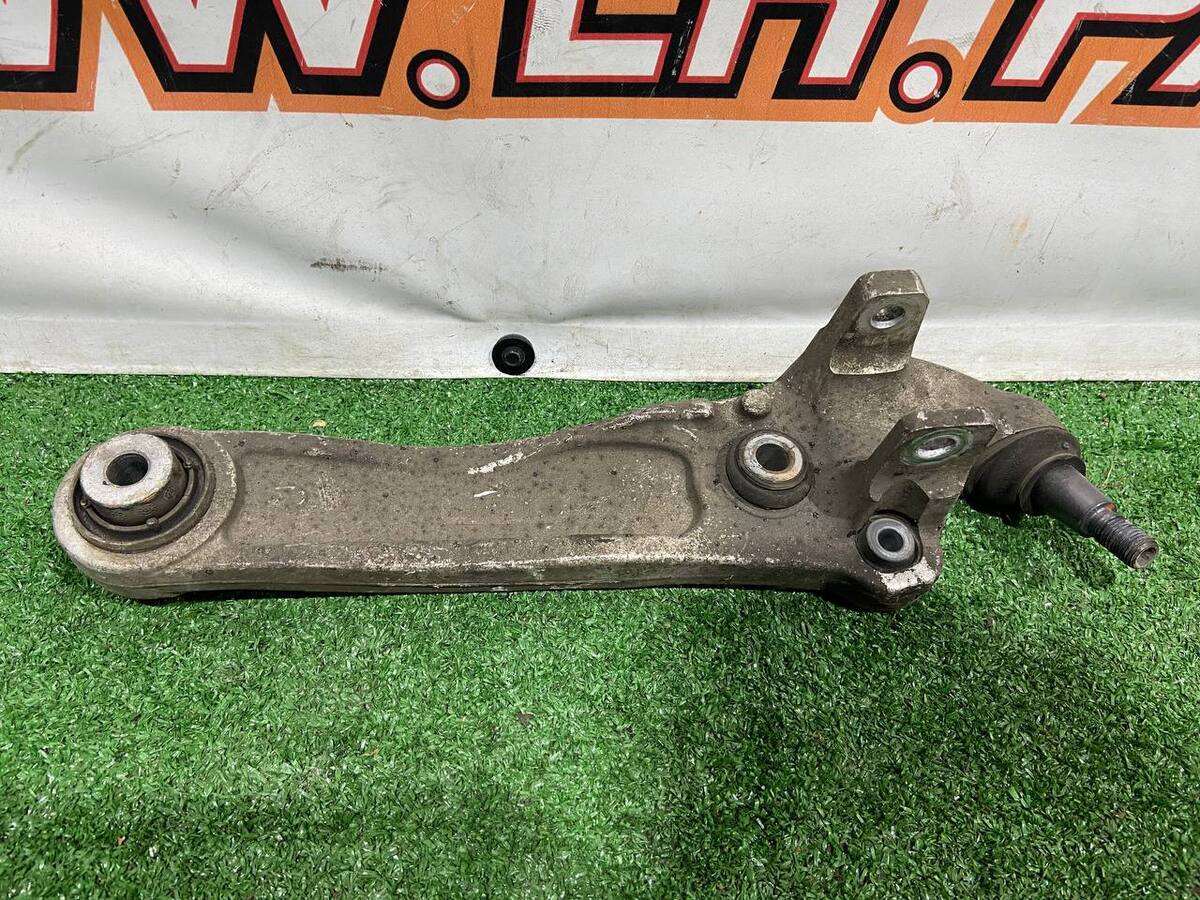 T2H19029 Front suspension arm left Jaguar XF X260 (2015-) used