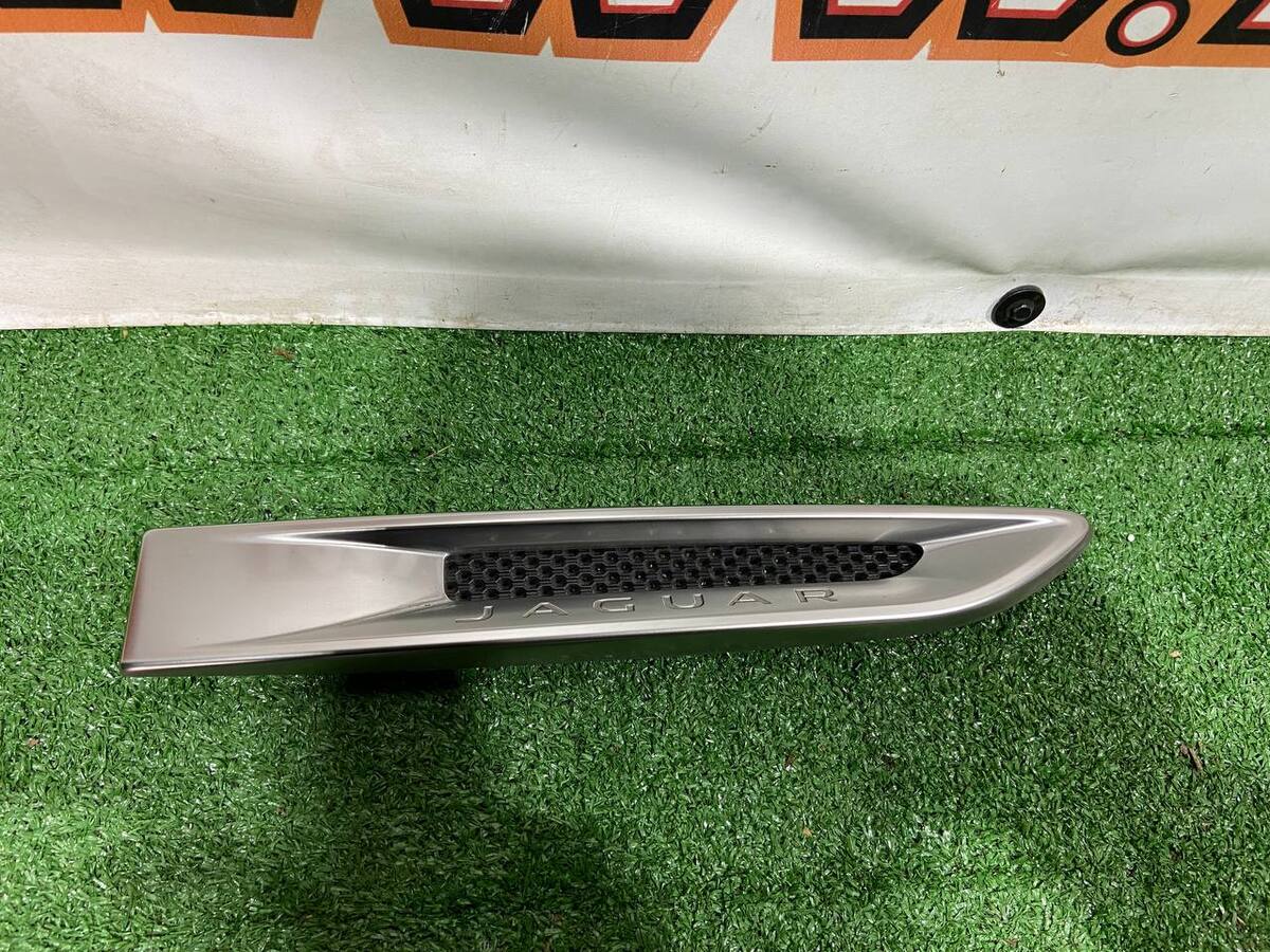 T2H19531 Wing grille right Jaguar XF X260 (2015-) used