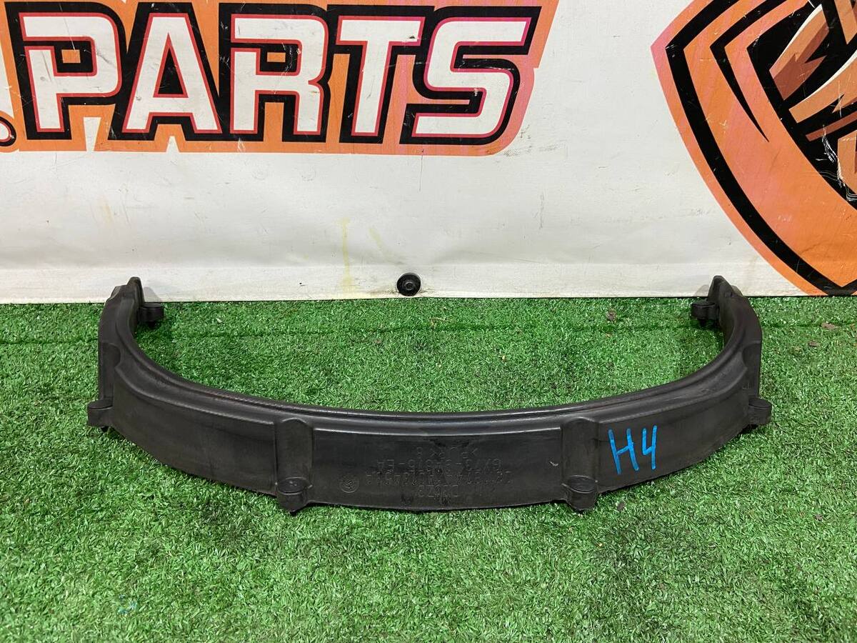 T2H2694 Hood seal Jaguar F-Pace X761 (2017-) used