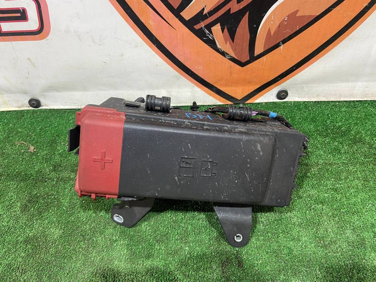 T2H51871 Fuse box of the engine compartment Jaguar F-Pace X761 (2017-) Used