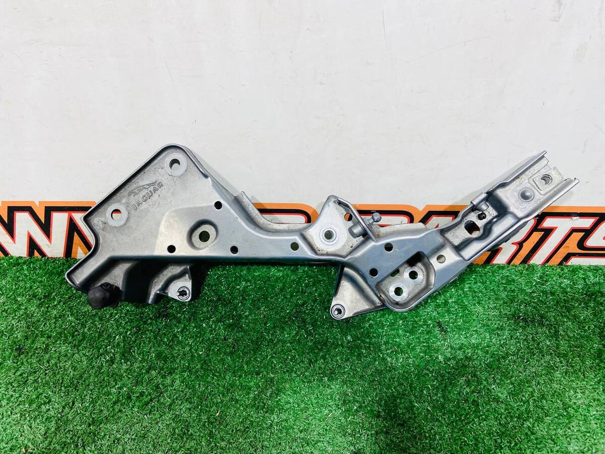 T2R2779 Jaguar F-Type X152 Right Wing Bracket (2014-) Used