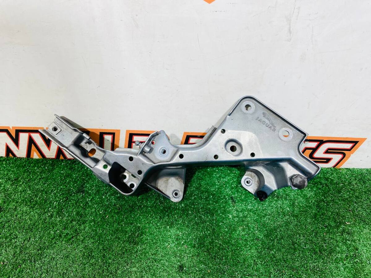 T2R2780 Left wing bracket Jaguar F-Type X152 (2014-) Used