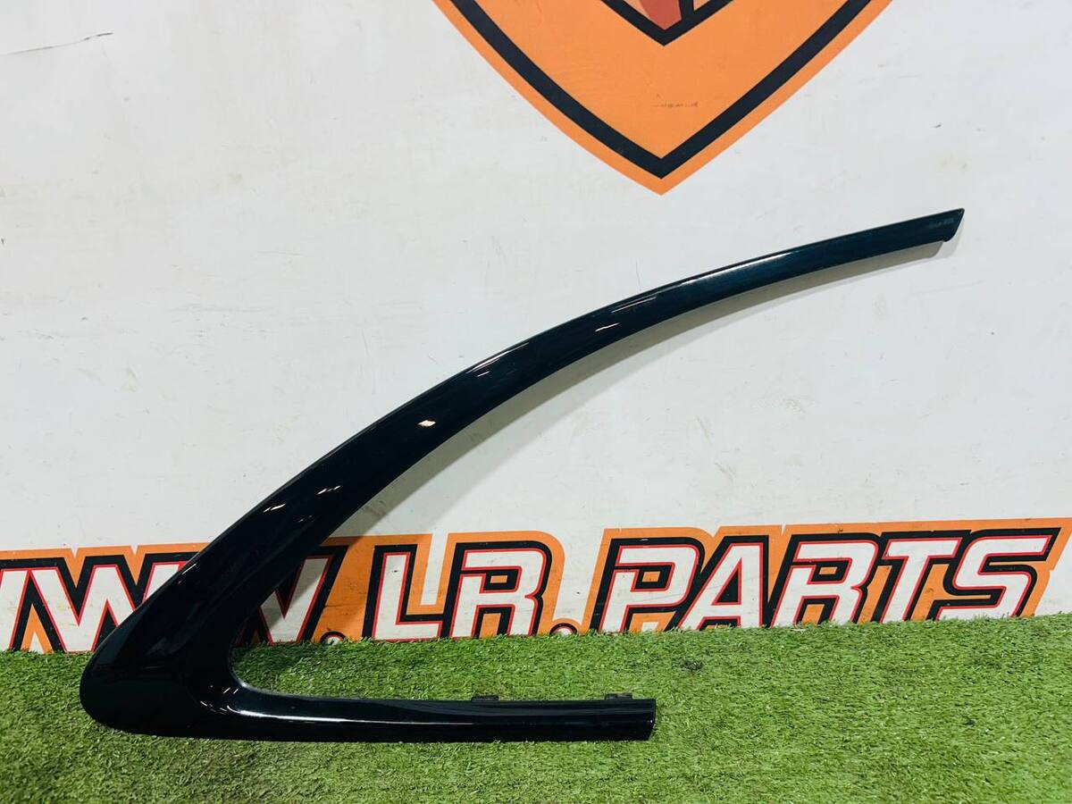 HK8M29600DD Right rear window molding for Jaguar F-Pace X761 (2017-) used
