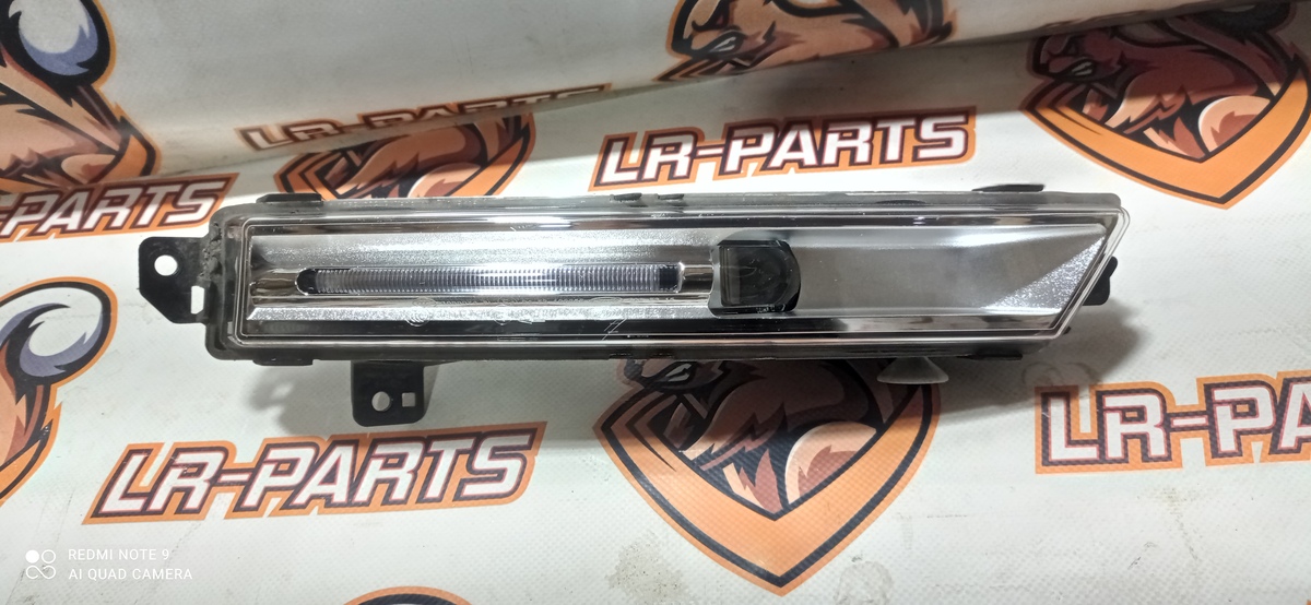 T4A28763 Lampa przeciwmgielna prawa JAGUAR F-PACE używana