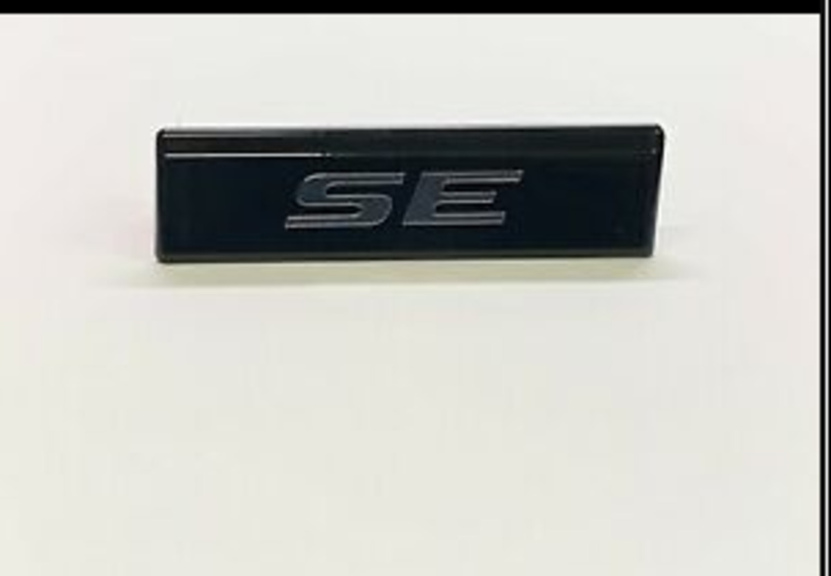 T4K10135 SE Jaguar I-Pace left front fender trim (2018-) used