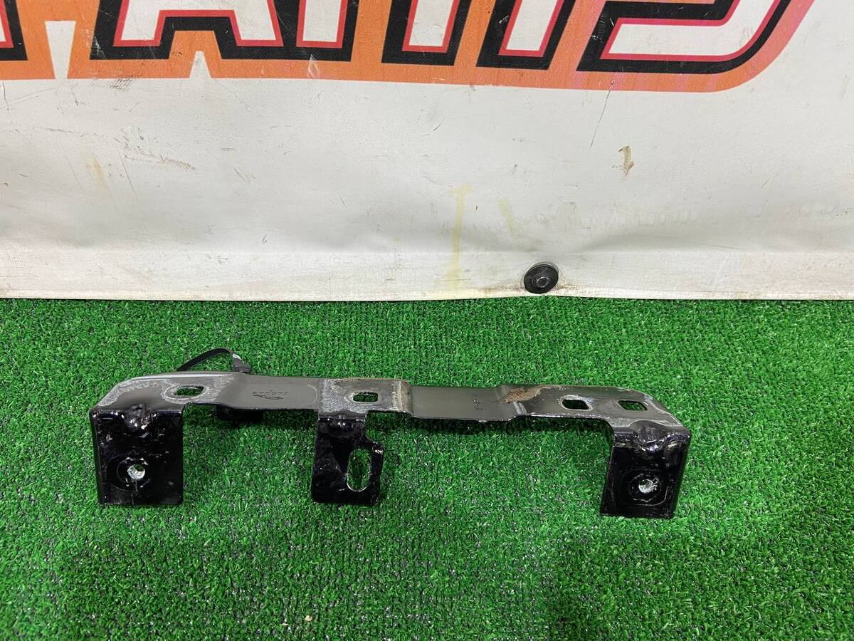 T4K10314 Rear right wing mounting bracket Jaguar I-Pace (2018-) Used