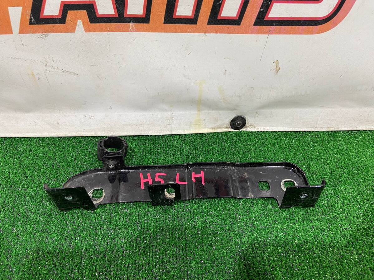 T4K10315 Rear left wing mounting bracket Jaguar I-Pace (2018-) Used