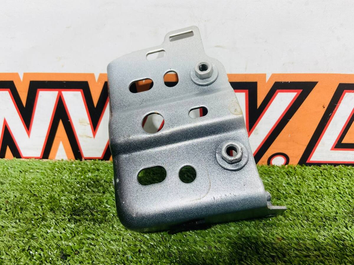 T4K14054 Front panel bracket left Jaguar I-Pace X590 (2018-) Used