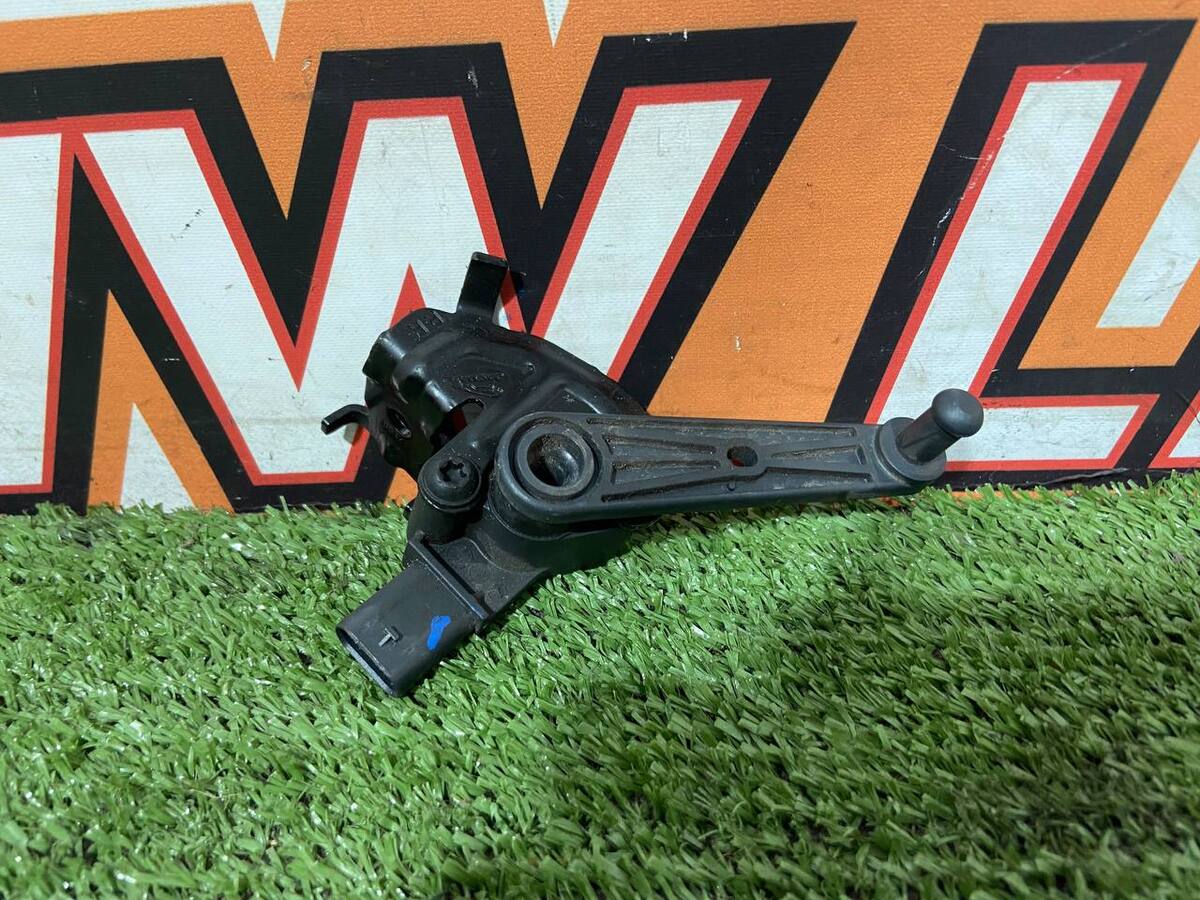 T4K1551 Height sensor right rear Jaguar I-Pace (2018-) Used