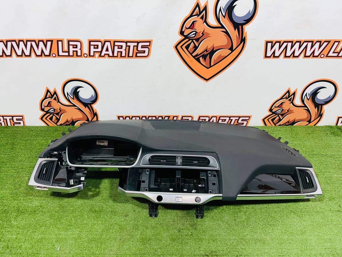 T4K9723 Panel przedni (deska rozdzielcza) w zestawie Jaguar I-Pace X590 (2018-) Używany