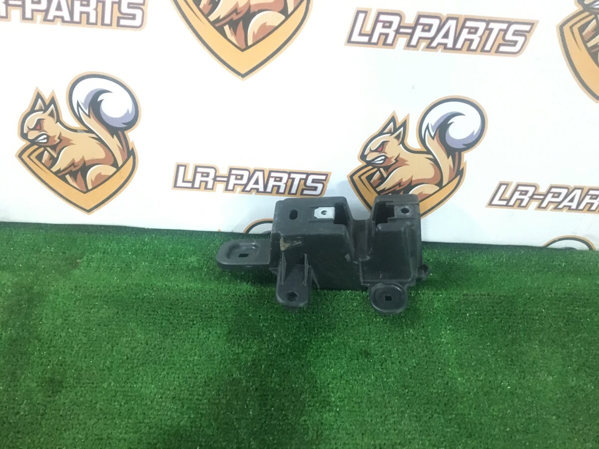 T4K9890 Rear bumper mounting bracket left Jaguar I-Pace X590 (2018-) Used
